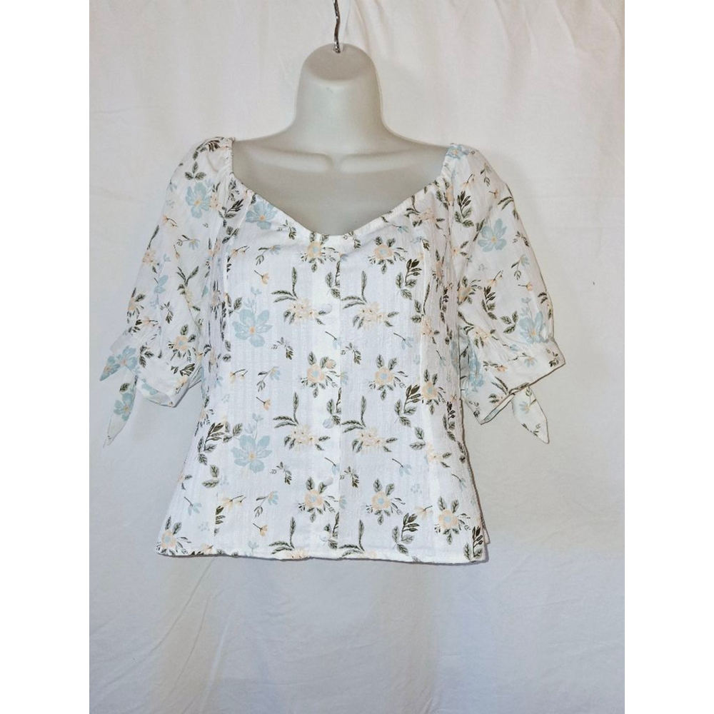 Flags & Anthem sz L, White & Blue floral puffy sleeve cropped blouse nwt